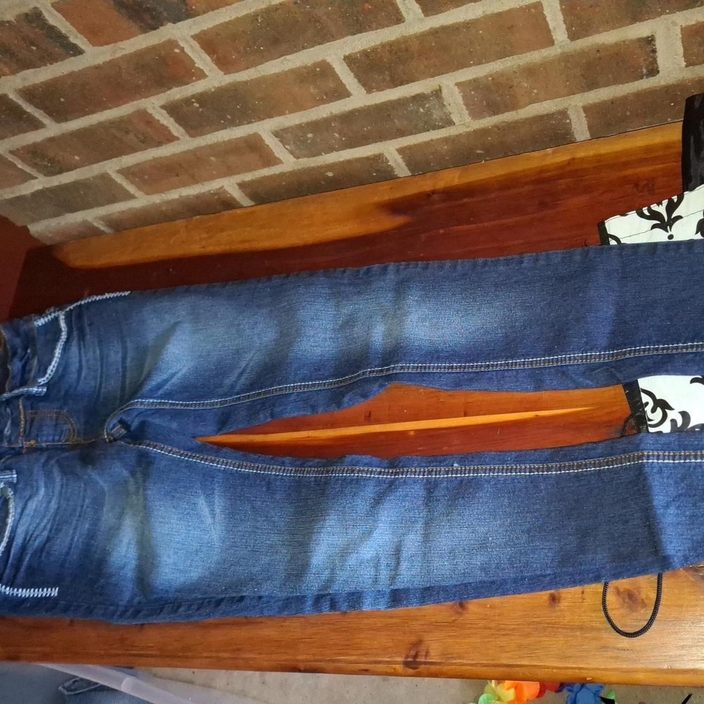 Gen25 blue low rise bootcut jeans with cute back pockets. Size: 1
